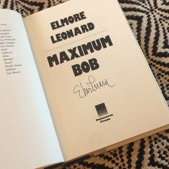 💚3 for $30💚 SIGNED Elmore Leonard "Maximum Bob" novel NEW - Picture 2 of 3